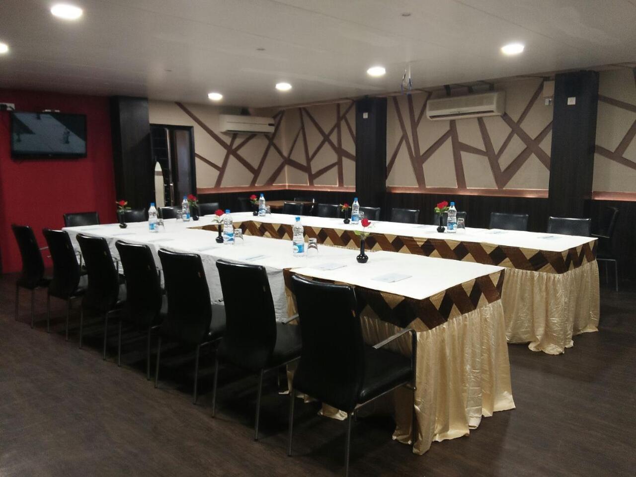 Hotel Simran Raipur  Bagian luar foto
